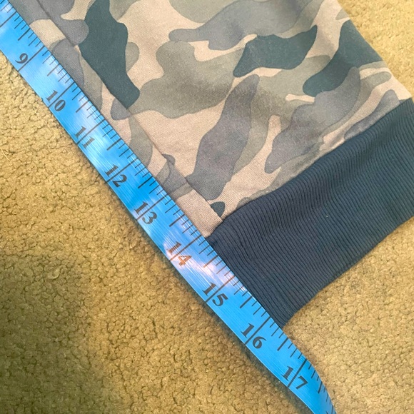 French Terry Cropped Camo Joggers - Picture 8 of 9